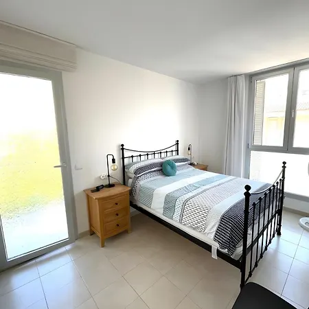 Mar 2 Apartment *